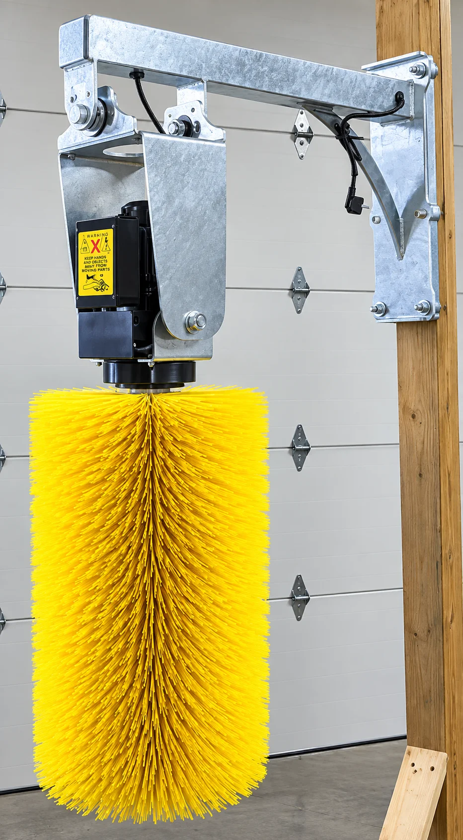 Automatic swinging motorized cow comfort grooming brush