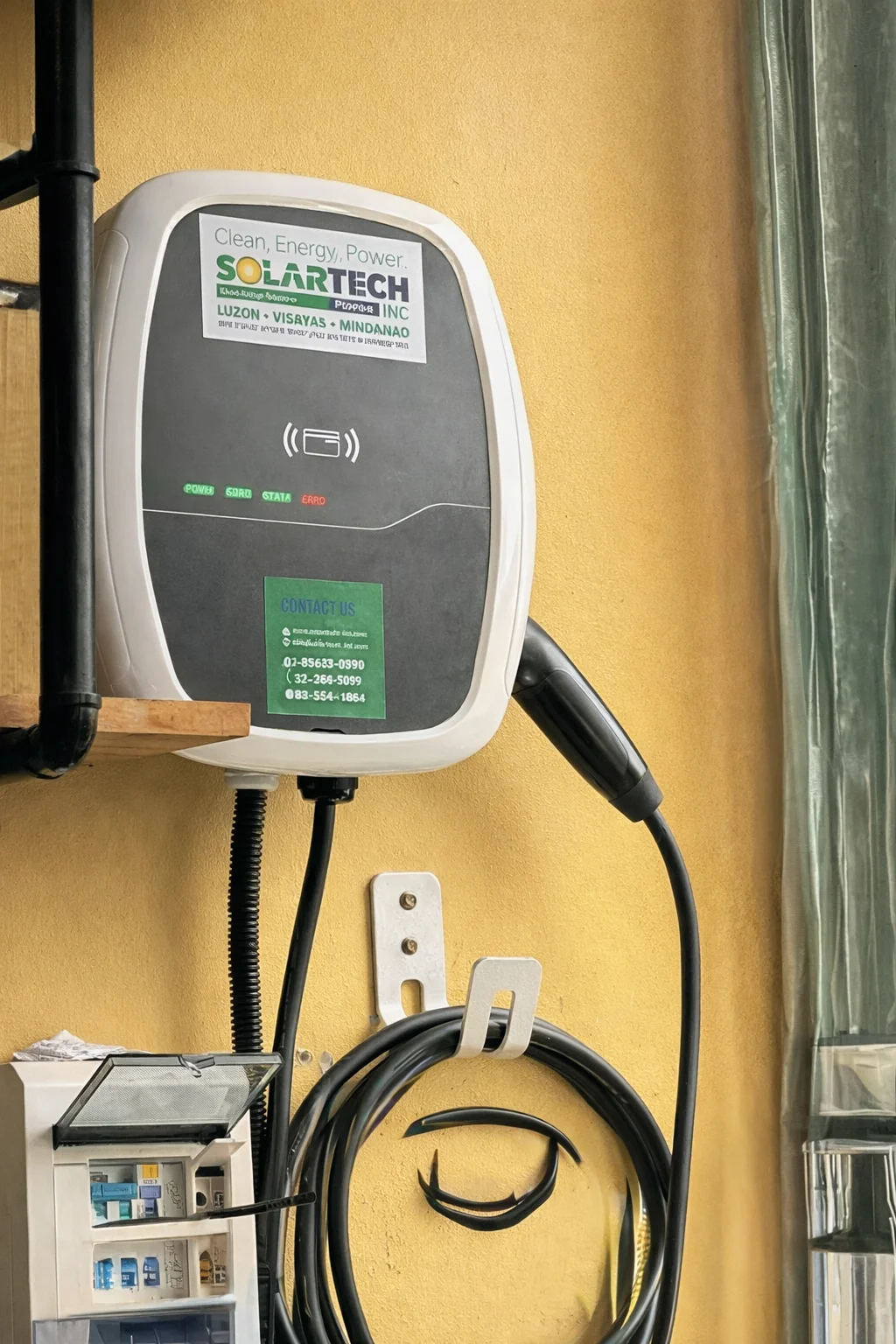 Solarized electric vehicle charging carport canopy